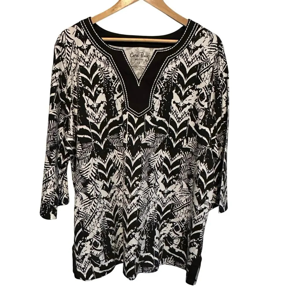 Coral Bay women 1X Black + White Geometric Print Tunic Top 3/4 Sleeveโ Classic